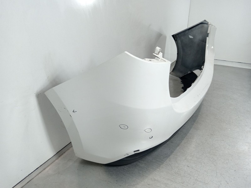 Recambio de paragolpes trasero para kia carens iv 1.6 gdi referencia OEM IAM 86611A4000  