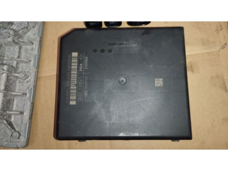 Recambio de caja reles / fusibles para renault scénic iii (jz0/1_) 1.2 tce referencia OEM IAM 284B65628R 522222F02R 2157377630