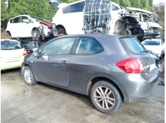 toyota auris (_e15_) del año 2009