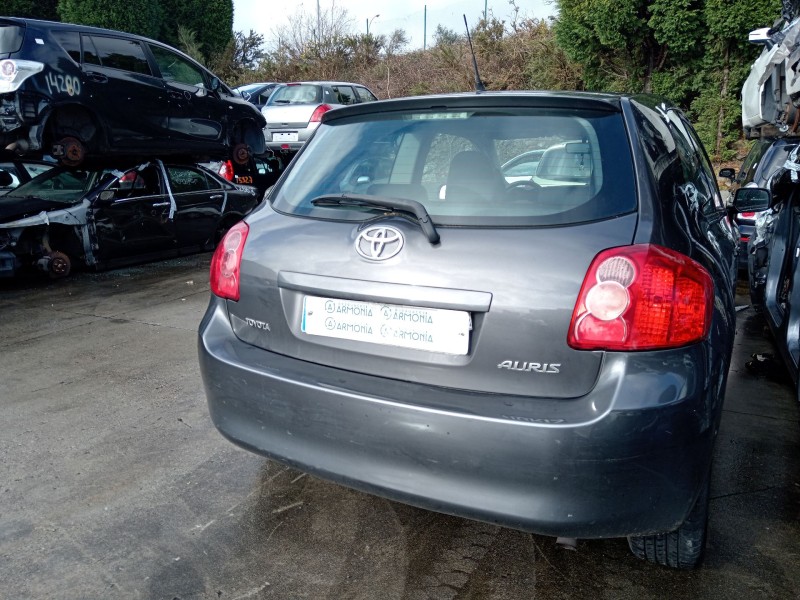 toyota auris (_e15_) del año 2009