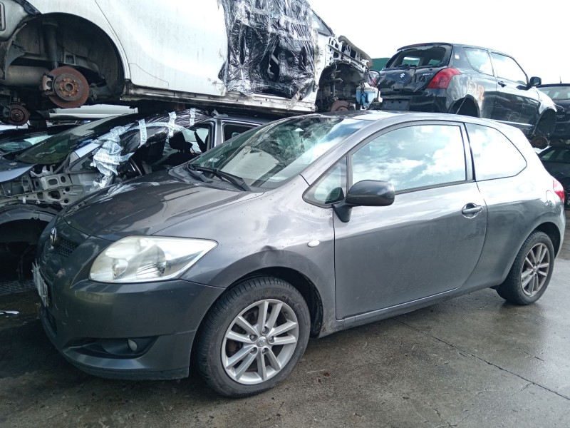 toyota auris (_e15_) del año 2009