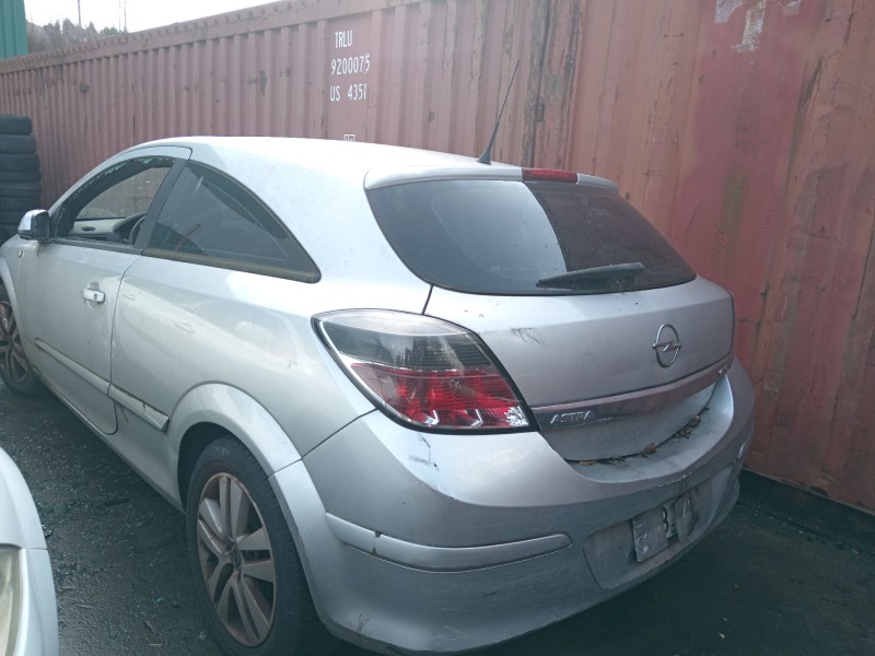 opel astra h gtc (a04) del año 2008