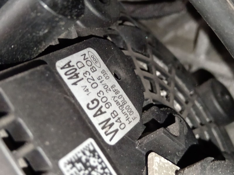 Recambio de alternador para skoda rapid spaceback (nh1) 1.4 tdi referencia OEM IAM 04B903023D F000BL08F8 