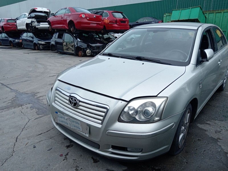 toyota avensis sedán (_t25_) del año 2004