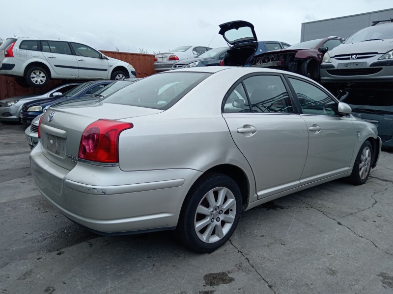 toyota avensis sedán (_t25_) del año 2004