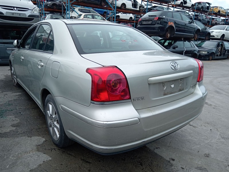 toyota avensis sedán (_t25_) del año 2004
