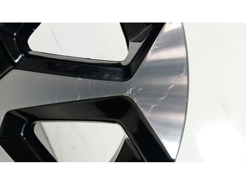 Recambio de llanta para toyota aygo x-cite referencia OEM IAM 426110H050  