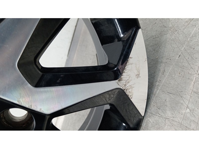 Recambio de llanta para toyota aygo x-cite referencia OEM IAM 426110H050  