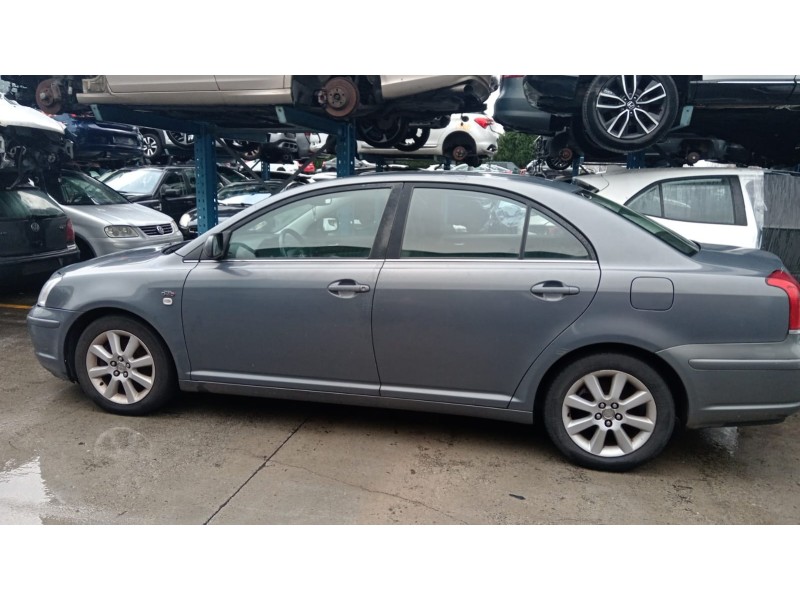 toyota avensis sedán (_t25_) del año 2003