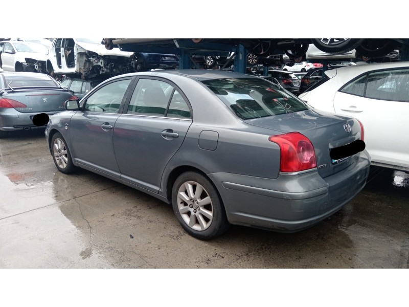 toyota avensis sedán (_t25_) del año 2003