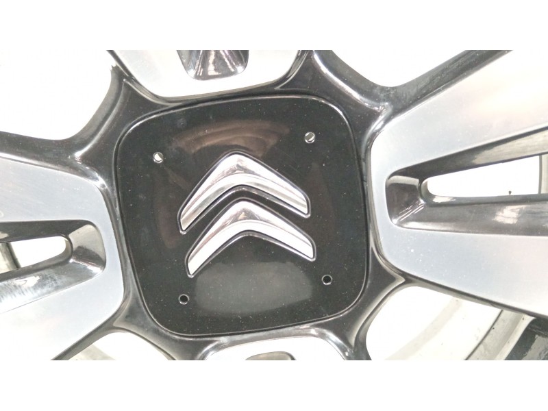 Recambio de llanta para citroën c3 iii (sx) 1.2 puretech 82 referencia OEM IAM 9813075077  