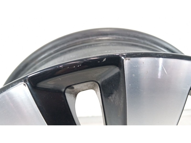 Recambio de llanta para citroën c3 iii (sx) 1.2 puretech 82 referencia OEM IAM 9813075077  