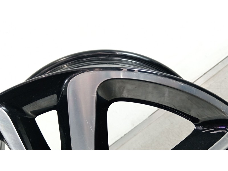 Recambio de llanta para citroën c4 picasso feel referencia OEM IAM 9813883177  