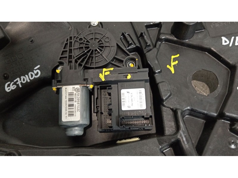 Recambio de elevalunas delantero derecho para volkswagen golf vi (5k1) 2.0 gti referencia OEM IAM 5K1837730Q 5K0959702C 5K095979