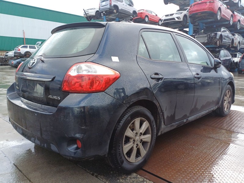 toyota auris (_e15_) del año 2012