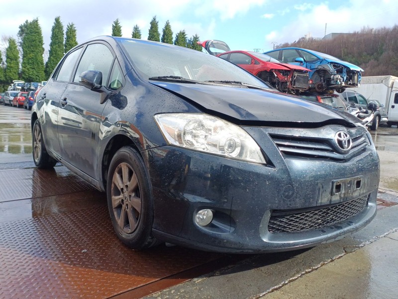 toyota auris (_e15_) del año 2012