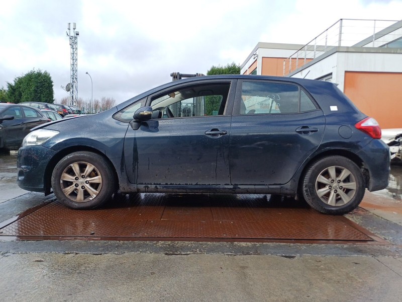 toyota auris (_e15_) del año 2012