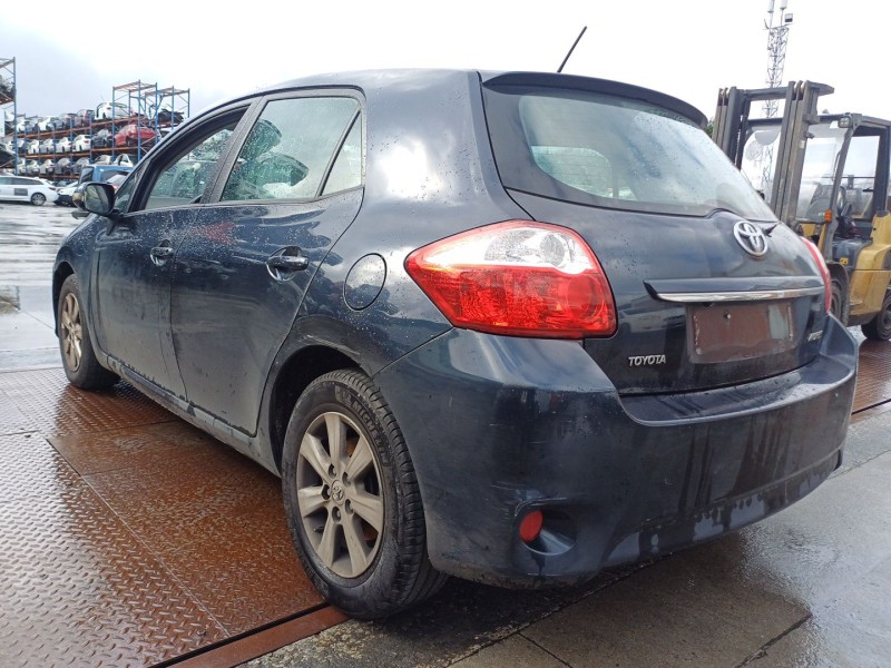 toyota auris (_e15_) del año 2012