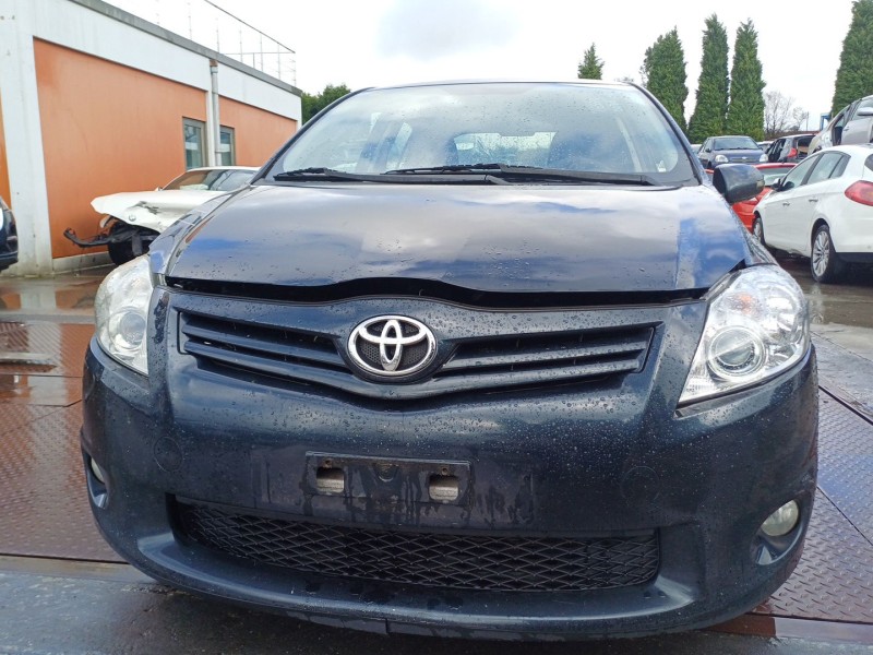 toyota auris (_e15_) del año 2012