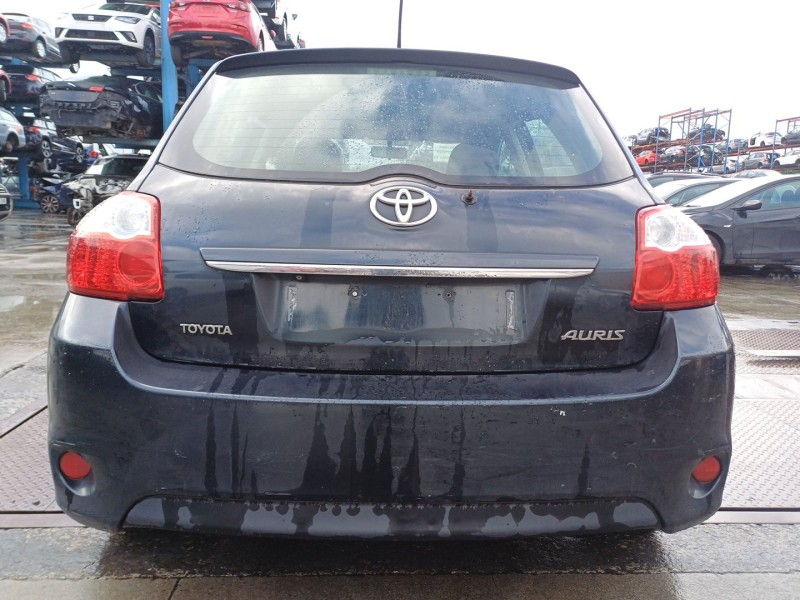 toyota auris (_e15_) del año 2012