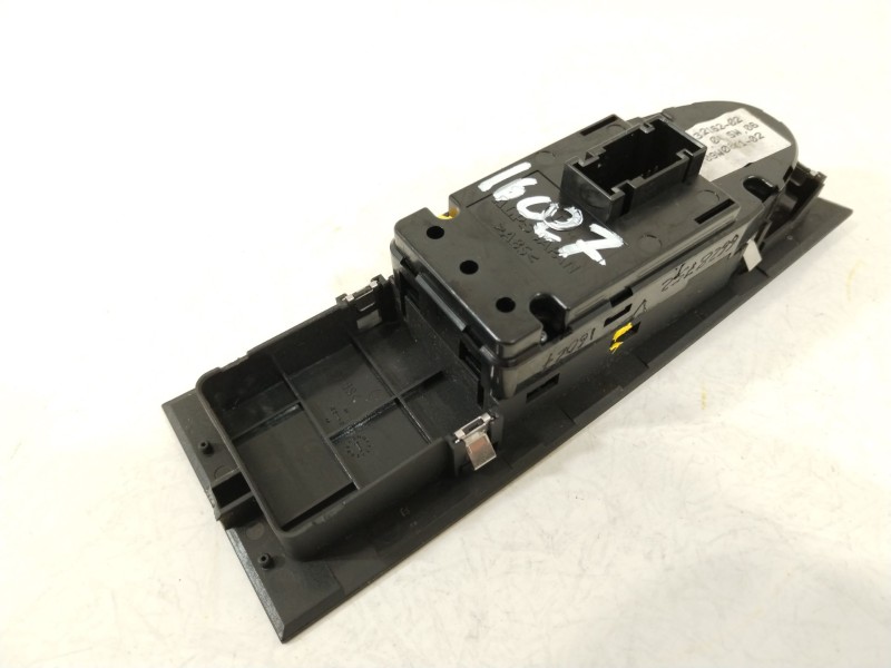 Recambio de mando elevalunas delantero izquierdo para bmw 3 coupé (e92) 320 i referencia OEM IAM 9132162 61319217350 