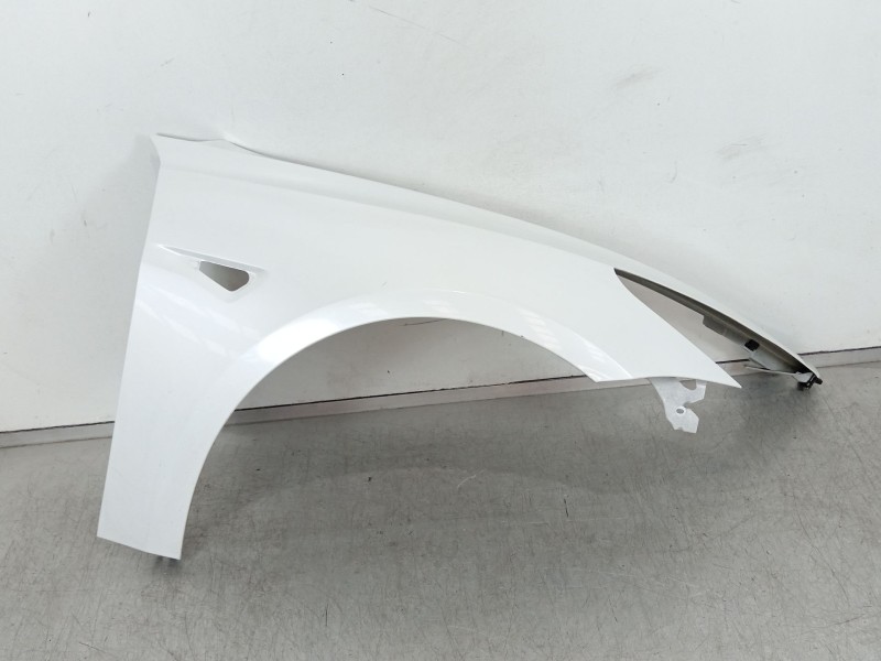 Recambio de aleta delantera derecha para tesla model 3 ev referencia OEM IAM 1081401-EC-D  