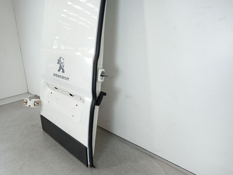 Recambio de puerta trasera izquierda para peugeot boxer furgoneta 2.2 bluehdi 140 referencia OEM IAM 1612597580  