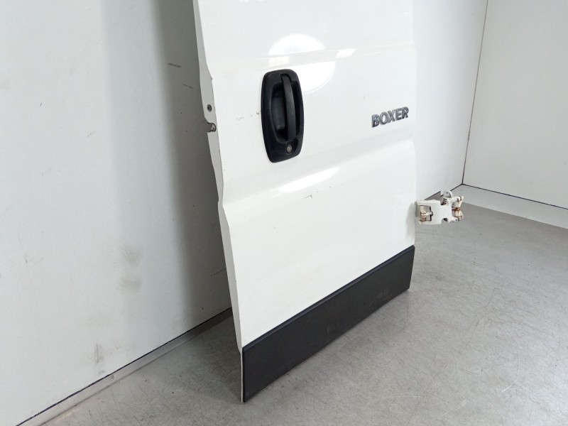Recambio de puerta trasera derecha para peugeot boxer furgoneta 2.2 bluehdi 140 referencia OEM IAM 1612598180  