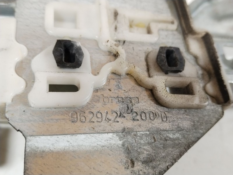 Recambio de elevalunas trasero derecho para peugeot 5008 (0u_, 0e_) 1.6 hdi referencia OEM IAM 9683670680 962942200D 912359101