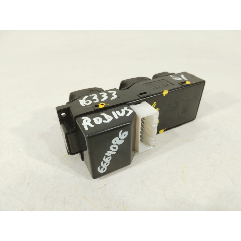 Recambio de mando elevalunas delantero izquierdo para ssangyong rodius i 2.7 xdi referencia OEM IAM 8582021000 8582021100 858212