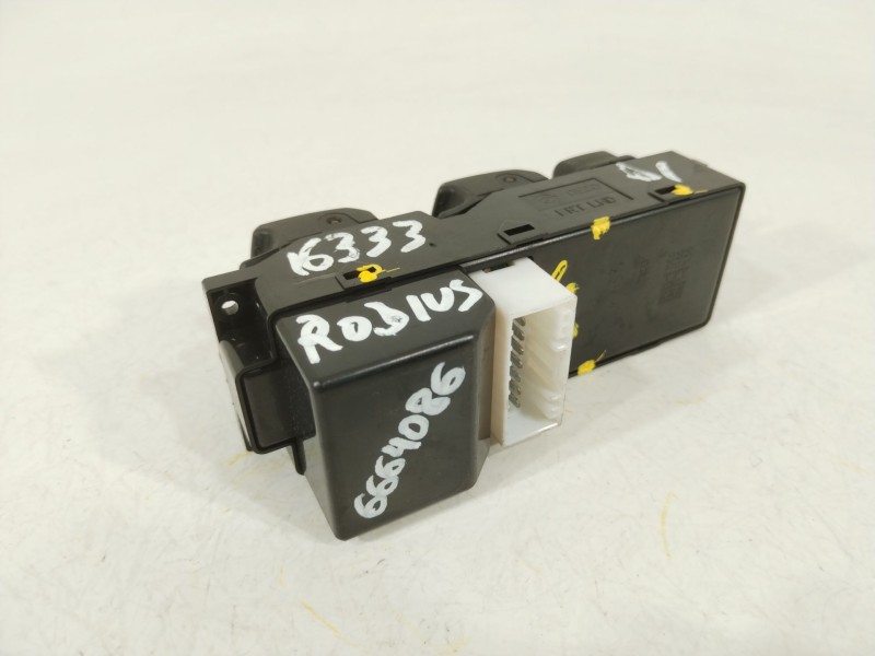 Recambio de mando elevalunas delantero izquierdo para ssangyong rodius i 2.7 xdi referencia OEM IAM 8582021000 8582021100 858212