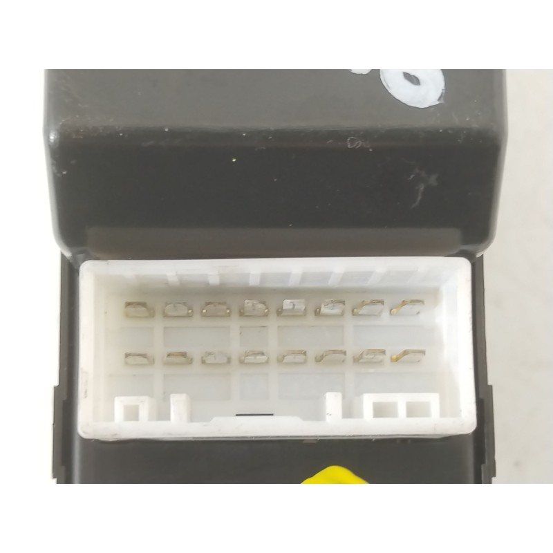 Recambio de mando elevalunas delantero izquierdo para ssangyong rodius i 2.7 xdi referencia OEM IAM 8582021000 8582021100 858212