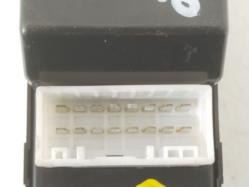 Recambio de mando elevalunas delantero izquierdo para ssangyong rodius i 2.7 xdi referencia OEM IAM 8582021000 8582021100 858212