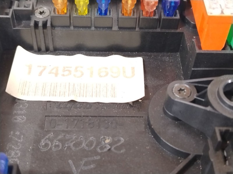 Recambio de caja reles / fusibles para volkswagen golf vi (5k1) 2.0 gti referencia OEM IAM 1K0937125D  