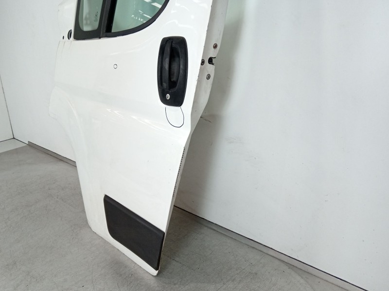 Recambio de puerta delantera izquierda para peugeot boxer furgoneta 2.2 hdi 120 referencia OEM IAM 9004Y1  