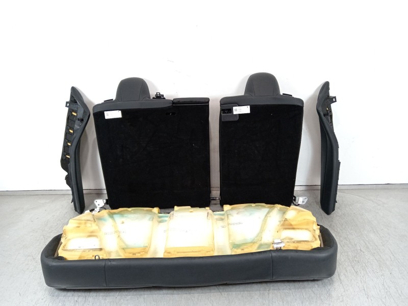 Recambio de asientos traseros para tesla model 3 ev referencia OEM IAM 1452685C3C  