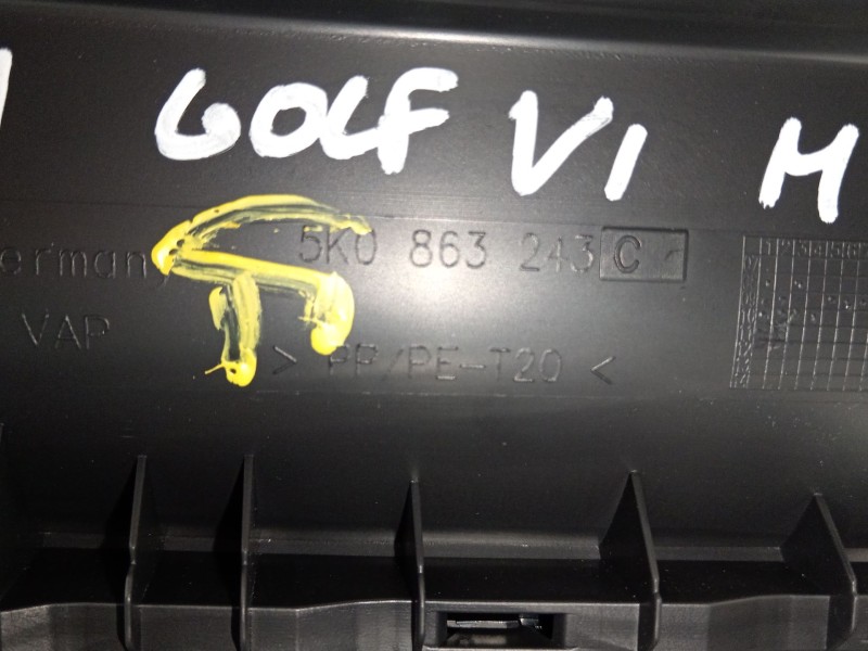 Recambio de consola central para volkswagen golf vi (5k1) 2.0 gti referencia OEM IAM 5K0863243C  
