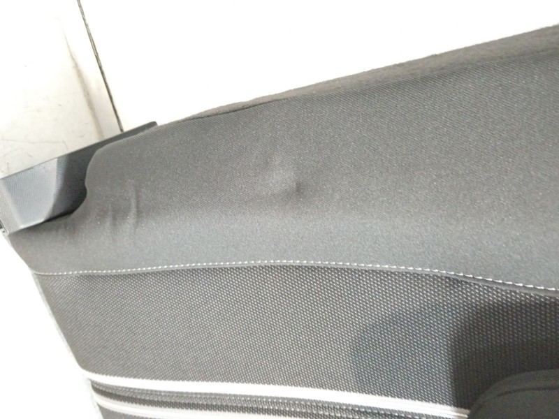 Recambio de asientos traseros para opel corsa f (p2jo) 1.2 (68) referencia OEM IAM 9830578180  