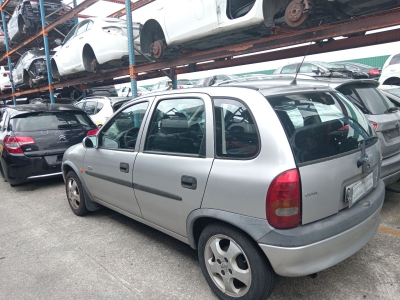 opel corsa b (s93) del año 2000