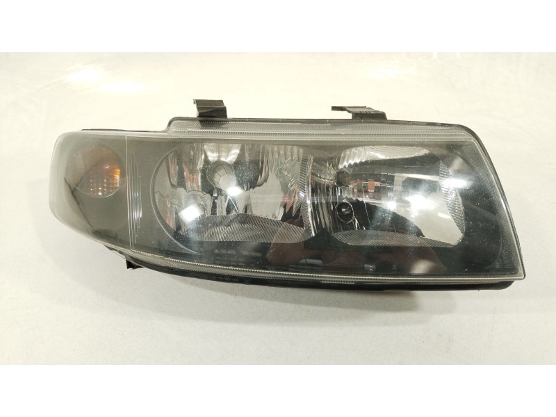 Recambio de faro derecho para seat toledo ii (1m2) 1.6 referencia OEM IAM 1M1941002D 67742701 