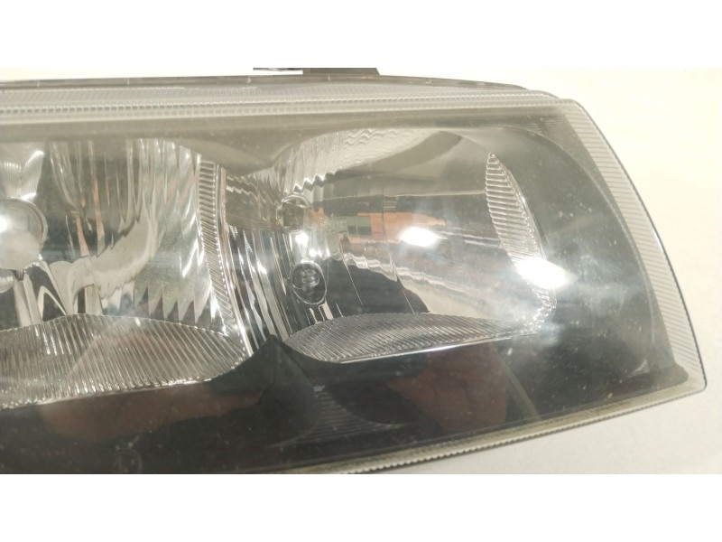Recambio de faro derecho para seat toledo ii (1m2) 1.6 referencia OEM IAM 1M1941002D 67742701 