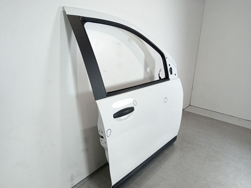 Recambio de puerta delantera derecha para dacia lodgy comfort referencia OEM IAM 801008218R  