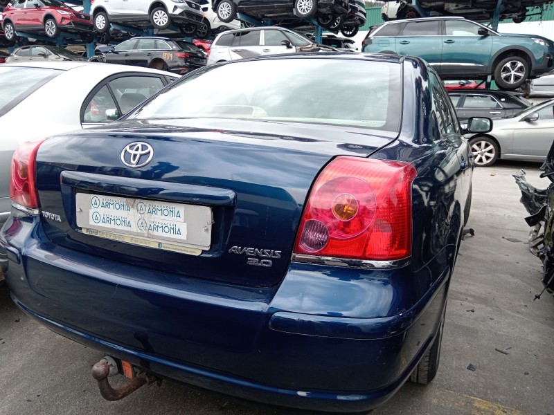 toyota avensis sedán (_t25_) del año 2004