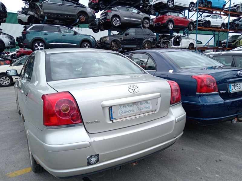 toyota avensis sedán (_t25_) del año 2005