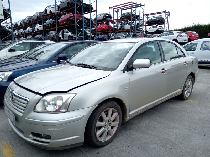toyota avensis sedán (_t25_) del año 2005