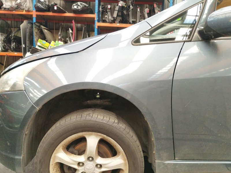 Recambio de aleta delantera izquierda para mitsubishi grandis (na_w) 2.0 di-d (na8w) referencia OEM IAM 5220B197  