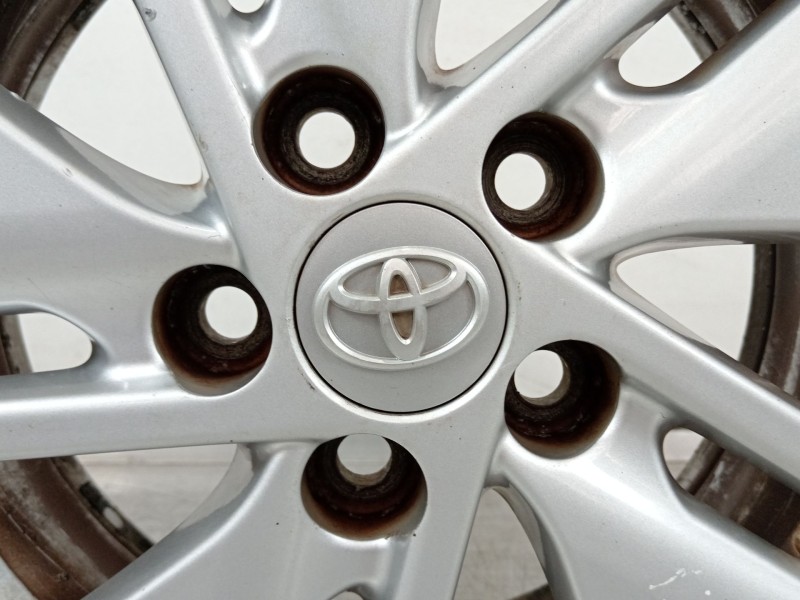 Recambio de llanta para toyota auris hybrid active referencia OEM IAM HL47292  