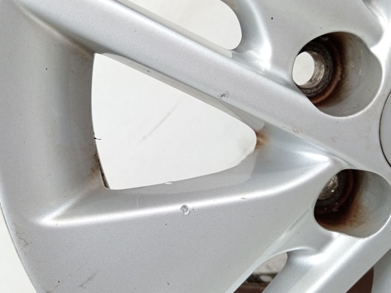 Recambio de llanta para toyota auris hybrid active referencia OEM IAM HL47292  