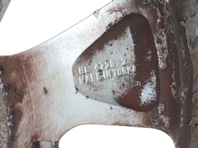 Recambio de llanta para toyota auris hybrid active referencia OEM IAM HL47292  