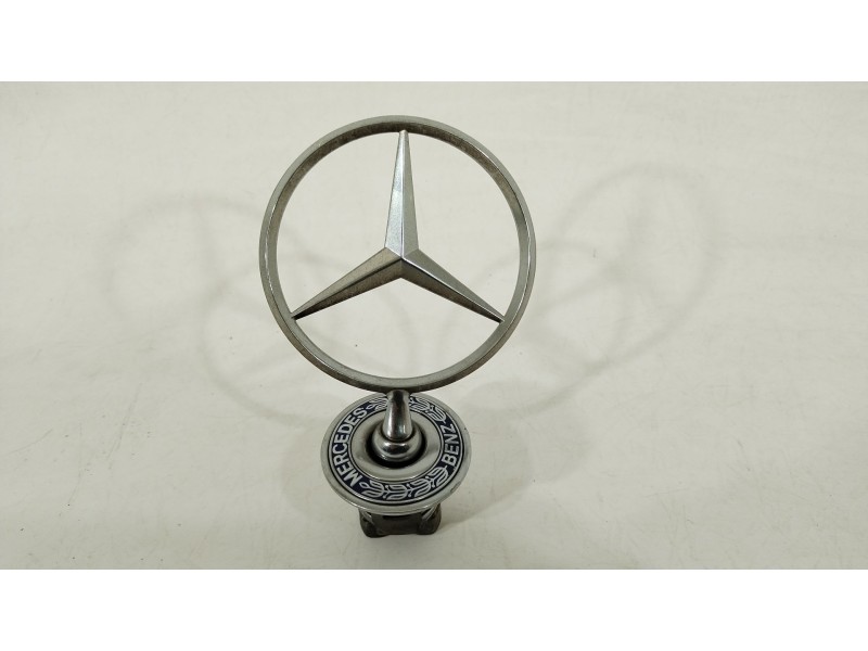 Recambio de emblema para mercedes-benz clase c (w203) berlina 180 (203.035) referencia OEM IAM A1248800186  